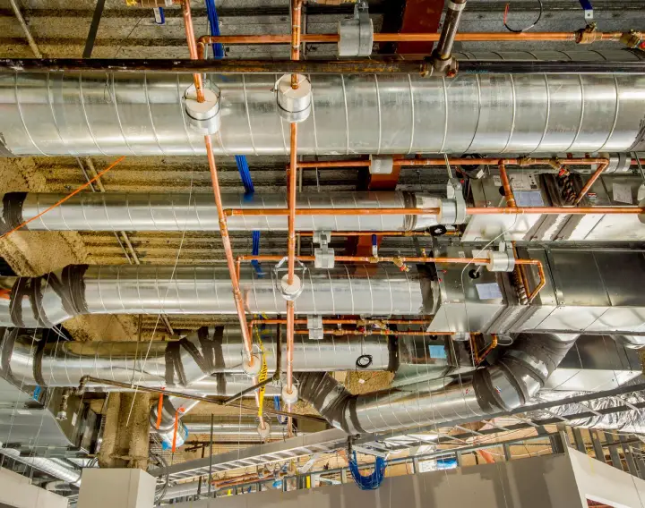 overhead-pipe-network-in-factory